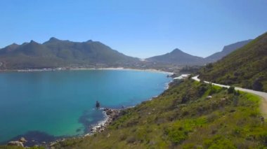 Hout Bay dağ geçidi 4k Uhd Chapmans en yüksek sürücü hava görüntüleri. Cape Town Güney Afrika. Bölüm 2 / 2