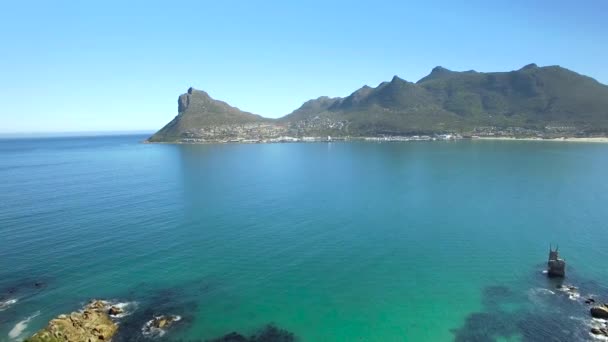 Hout Bay βουνό 4k Uhd εναέρια πλάνα από γκρεμό ακτογραμμή. Κέιπ Τάουν, Νότια Αφρική. Μέρος 3 4 — Αρχείο Βίντεο