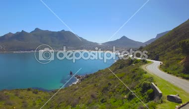 Hout Bay dağ geçidi 4k Uhd Chapmans en yüksek sürücü hava görüntüleri. Cape Town Güney Afrika. Bölüm 1 / 2