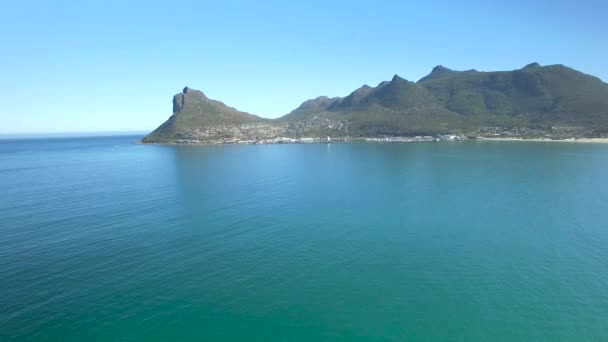 Hout Bay βουνό 4k Uhd εναέρια πλάνα από γκρεμό ακτογραμμή. Κέιπ Τάουν, Νότια Αφρική. Μέρος 4 από 4 — Αρχείο Βίντεο