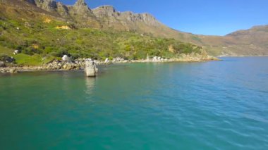 Kıyı şeridi Yarımadası'nın Chapmans en yüksek sürücü 4k Uhd havadan görüntüleri. Cape Town Güney Afrika. Bölüm 1 / 3