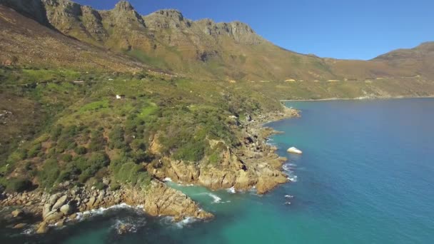 Kıyı şeridi Yarımadası'nın Chapmans en yüksek sürücü 4k Uhd havadan görüntüleri. Cape Town Güney Afrika. Bölüm 2 / 3 — Stok video