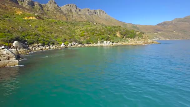 Kıyı şeridi Yarımadası'nın Chapmans en yüksek sürücü 4k Uhd havadan görüntüleri. Cape Town Güney Afrika. Bölüm 2 / 3 — Stok video