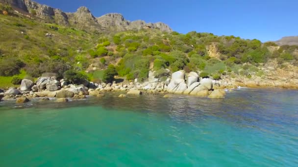 Kıyı şeridi Yarımadası'nın Chapmans en yüksek sürücü 4k Uhd havadan görüntüleri. Cape Town Güney Afrika. — Stok video