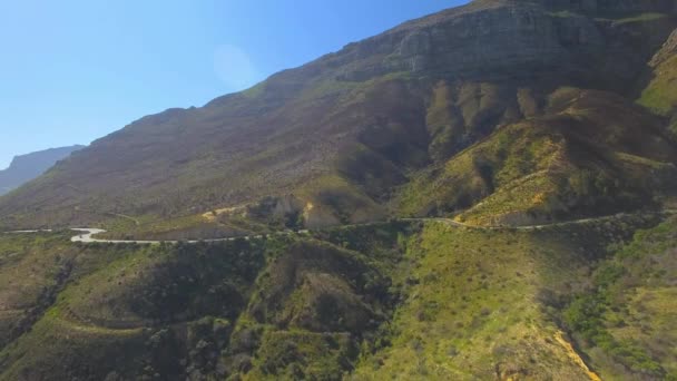 Hout Bay Mountain Pass 4K UHD metraje aéreo de Chapmans Peak Drive. Ciudad del Cabo Sudáfrica. Parte 3 de 4 — Vídeos de Stock