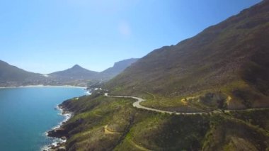 Hout Bay dağ geçidi 4k Uhd Chapmans en yüksek sürücü hava görüntüleri. Cape Town Güney Afrika. Bölüm 2 / 5