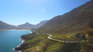 Hout Bay dağ geçidi 4k Uhd Chapmans en yüksek sürücü hava görüntüleri. Cape Town Güney Afrika. Bölüm 3 / 5