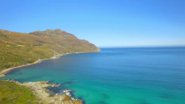 Chapmans Peak Drive 4K UHD imágenes aéreas de la península costera. Ciudad del Cabo Sudáfrica. Parte 2 de 3 — Vídeos de Stock