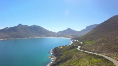 Hout Bay dağ geçidi 4k Uhd Chapmans en yüksek sürücü hava görüntüleri. Cape Town Güney Afrika. Bölüm 1 / 4