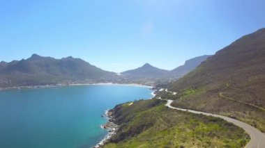 Hout Bay dağ geçidi 4k Uhd Chapmans en yüksek sürücü hava görüntüleri. Cape Town Güney Afrika. Bölüm 3 / 4