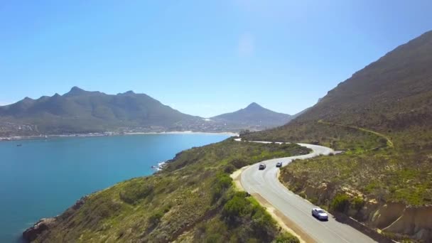 Hout Bay ορεινό πέρασμα 4k Uhd εναέρια πλάνα από τη στάση Chapmans κορυφή με το αυτοκίνητο. Κέιπ Τάουν, Νότια Αφρική. Μέρος 2 από 2 — Αρχείο Βίντεο