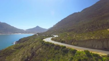 Hout Bay dağ geçidi 4k Uhd Chapmans en yüksek sürücü hava görüntüleri. Cape Town Güney Afrika. Bölüm 2 / 2