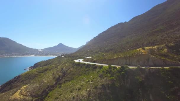 Hout Bay Mountain Pass 4K UHD imagens aéreas de Chapmans Peak Drive. Cidade do Cabo África do Sul. Parte 1 de 2 — Vídeo de Stock