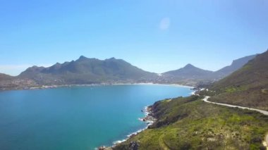 Hout Bay dağ geçidi 4k Uhd Chapmans en yüksek sürücü hava görüntüleri. Cape Town Güney Afrika. Bölüm 2 / 2