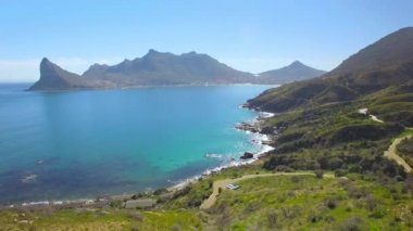Hout Bay dağ 4k Uhd cliff kıyı şeridi hava görüntüleri. Cape Town Güney Afrika. Bölüm 2 / 3