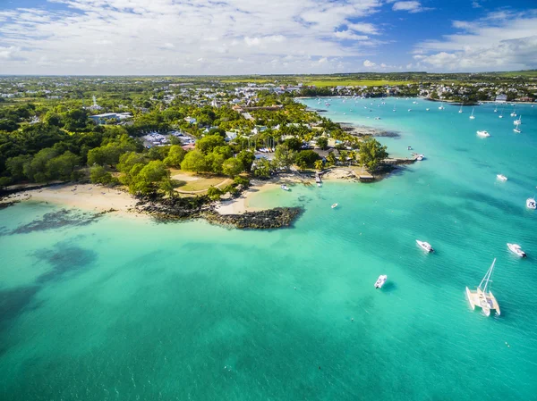 Mauritiusi beach a légi felvétel a Merville Beach, Grand Baie faluban, Pereybere Észak — Stock Fotó