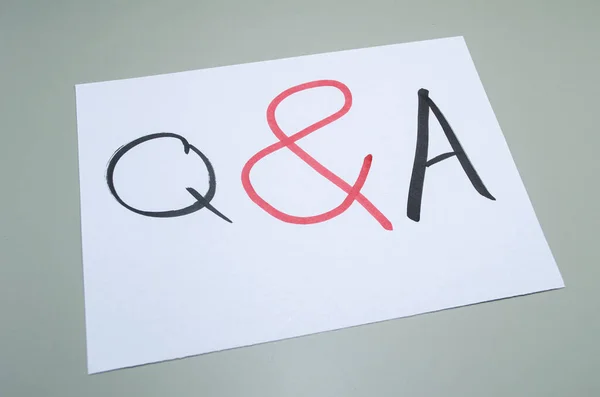 İş toplantısı, eğitim veya sunum için yazılı sorular ve cevaplar, izleyicilerin katılımını teşvik etmek ve katılımını teşvik etmek