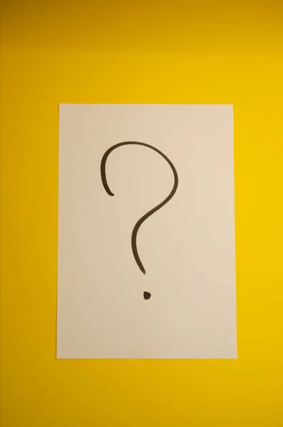 Bu parlak sarı soru işaretiyle problemleri çöz, eğitim için mükemmel, sınavlar, ve şimdi cevap arayan meraklı zihinler.