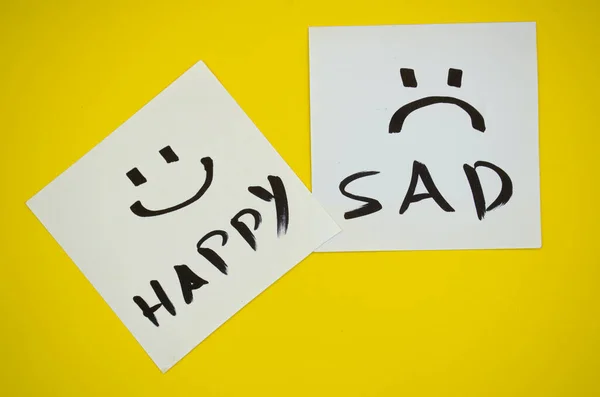 Olumlu ve Olumsuz Duygularla Mutlu ve Üzgün Duygular Konsepti, Zihinsel Sağlık Bilinci ve Duygusal Refah Kampanyaları İçin Mükemmel