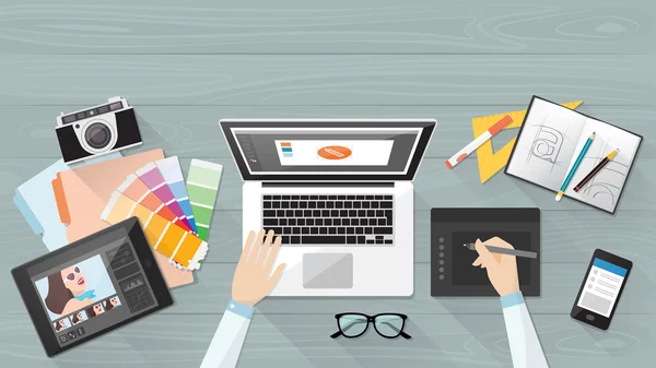 Profesyonel yaratıcı grafik tasarımcı