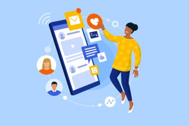 Akıllı telefonunda sosyal medya uygulamaları kullanan bir kadın.