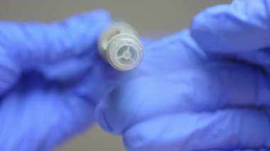 Semaglutit ilaç kalem enjektörü. Tip 2 diyabet tedavisinde kullanılan GLP-1 ilacı uzun vadeli ağırlığı yönetir ve önemli kardiyovasküler etkinlik riskini azaltır. 