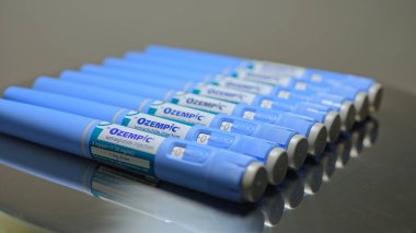 Ozempic Enjeksiyon Kalem makrosu kapat görüntüsü. Diyabet tedavisi için Ozempic ilaç tedavisi. Reçetesiz kilo kaybı: Toronto, Ontario, Kanada - 28 Ekim 2025