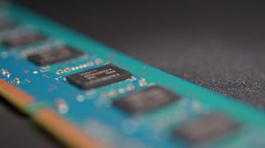 PC bilgisayarlar ve yapay zeka yapay zekası ve veri merkezleri için bellek RAM modülü. DDR Rastgele Erişim Belleği: Toronto, Ontario, Kanada - 17 Şubat 2026