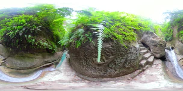 Водопад Тропических Лесах Каньоне Бирюзовой Водой 360Vr Тропические Водопады Дао — стоковое видео