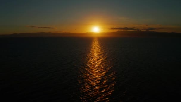 Красочные Яркие Облака Время Заката Над Морем Воздушный Вид Закат — стоковое видео