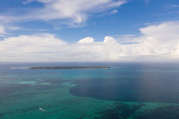 美しい海の景色 ラグーンや島 大きな雲と青空と海 フィリピンの自然 — ストック写真