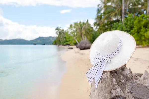 Cappello Sulla Spiaggia Bellissimo Cappello Sulla Spiaggia Concetto Protezione Solare — Foto Stock