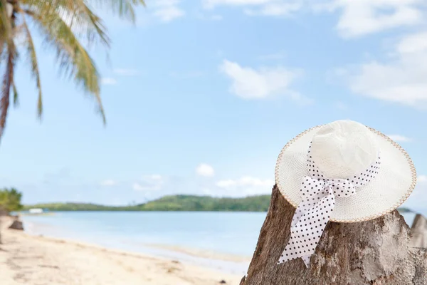 Cappello Sulla Spiaggia Bellissimo Cappello Sulla Spiaggia Concetto Protezione Solare — Foto Stock