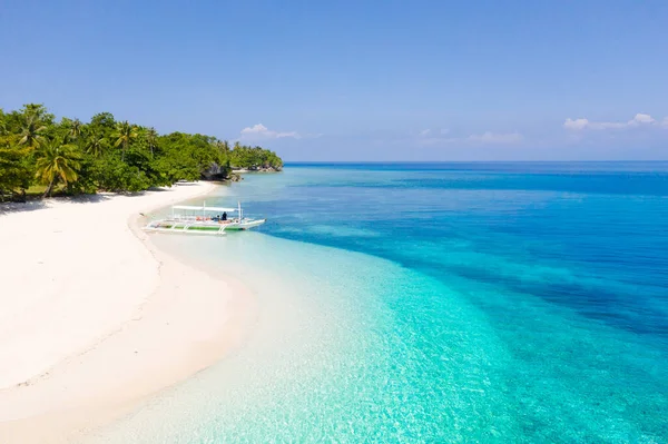 Bílá Písečná Pláž Modré Moře Pohled Shora Ostrov Mahaba Filipíny — Stock fotografie