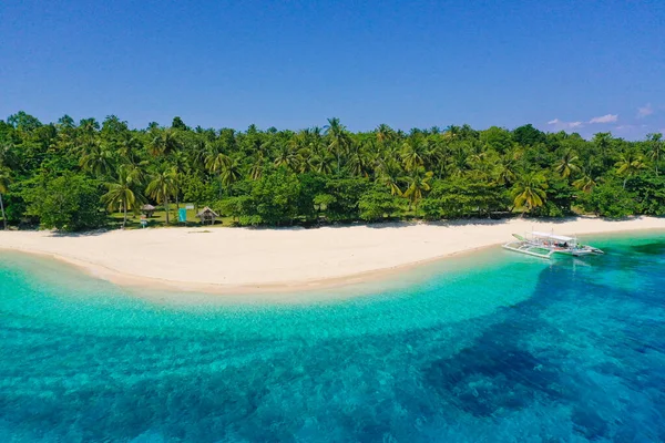 Isla Tropical Con Una Playa Blanca Isla Con Palmeras Arena — Foto de Stock