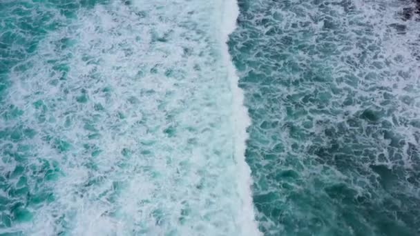 Ocean wave, widok z góry. Ruch fal morskich. — Wideo stockowe