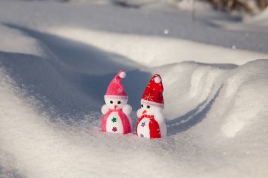 Kışın kardan adam, Noel arkaplanı.