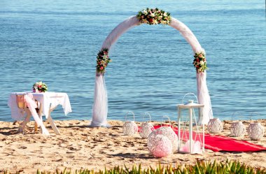 Sahilde düğün kemeri