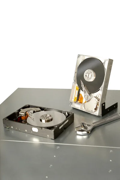 Старые жесткие диски нуждаются в ремонте — стоковое фото