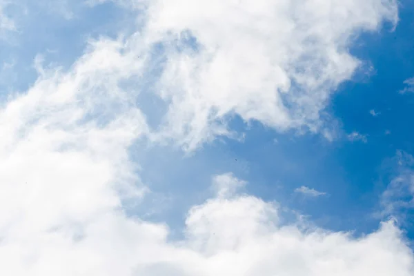 Mavi gökyüzü bulut kış sezonunda, Tayland arazi var, duygu mutlu