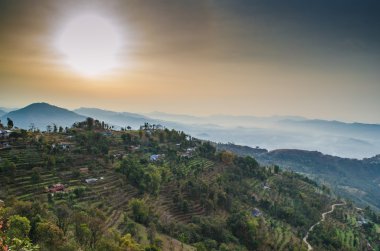 mükemmel bir bakış, ağaç, köy, akış, temiz hava insanlar, güzel orman ve mavi gökyüzü için var olduğunu