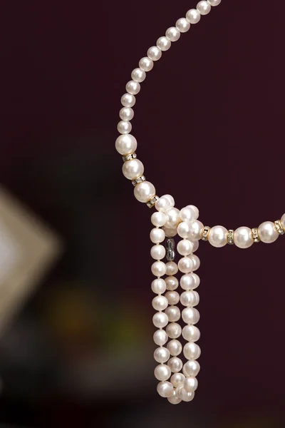 Joyas hechas de perlas naturales — Foto de Stock