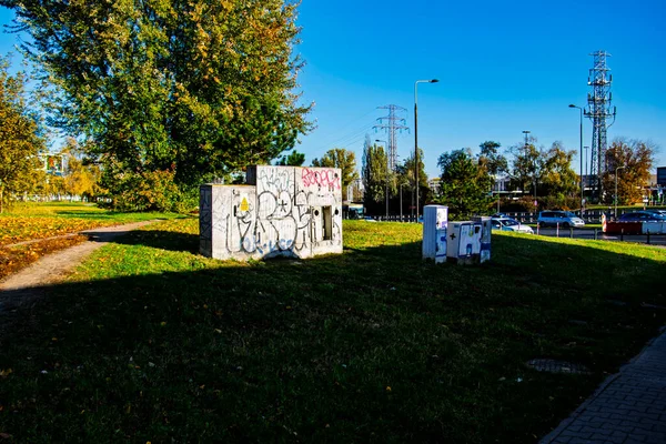 Polonya, Varşova 'da elektrik kutuları üzerine sokak grafitileri