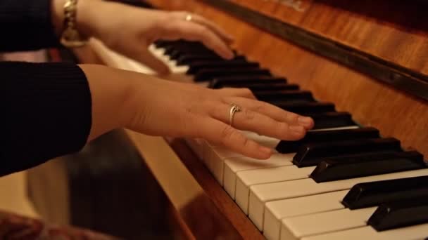 Hands of pianist on keys — Stock Video