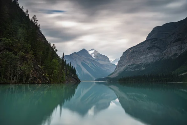 Kinney jezero poblíž Mount Robson nedaleko Valemount, Bc. — Stock fotografie