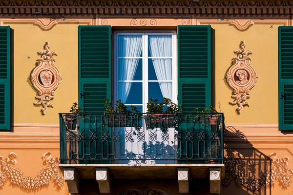 Varanda pitoresca na riviera italiana — Fotografia de Stock