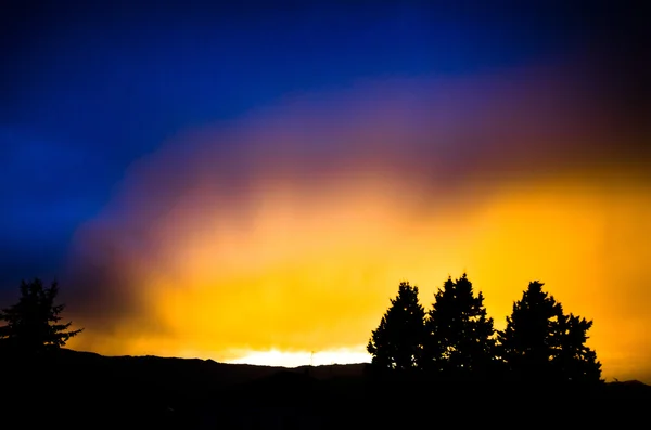 Pôr do sol italiano em uma noite de verão — Fotografia de Stock