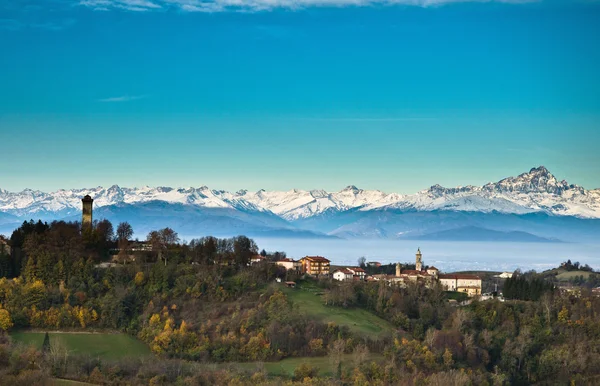 Piedmont'ın Langhe sonbaharda peyzaj