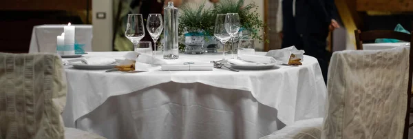 意大利传统婚宴上装饰华丽的餐桌 — 图库照片