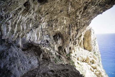 Sahtekârların mağaralarının güzel mağaraları, Hacıların yolu boyunca Varigotti 'yi İtalya' daki Noli 'ye bağlayan.